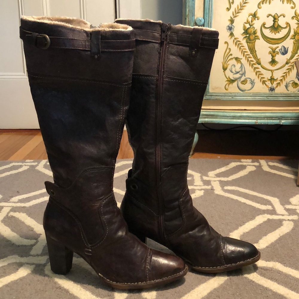 Gorgeous Vera Pelle boots with soft lining.